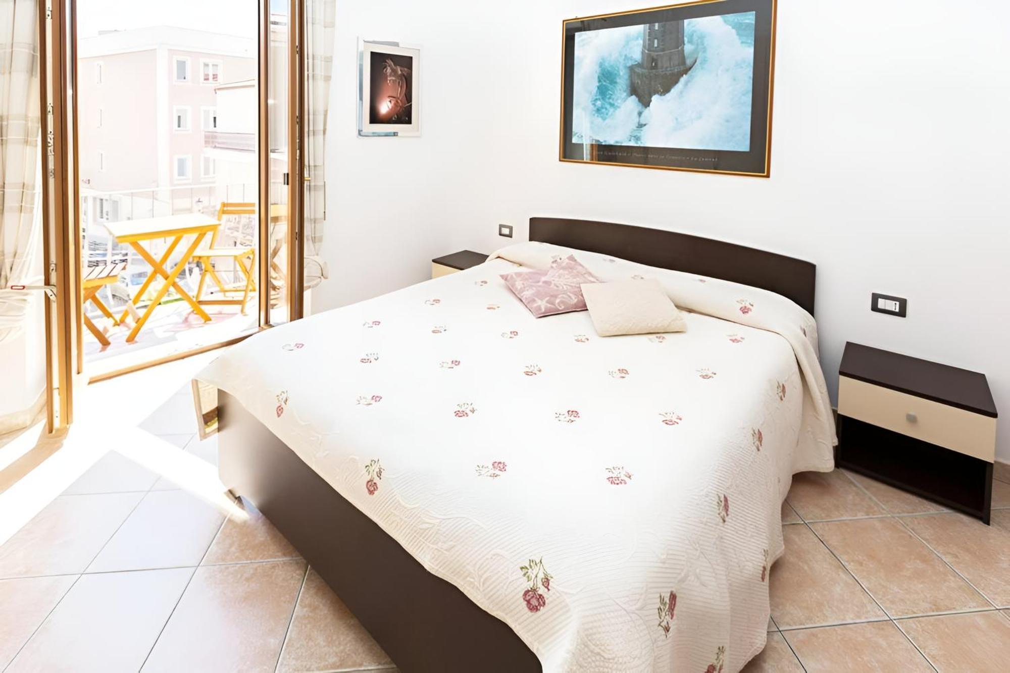 Splendido Appartamento In Pieno Centro Dell'Isola La Maddalena  Extérieur photo